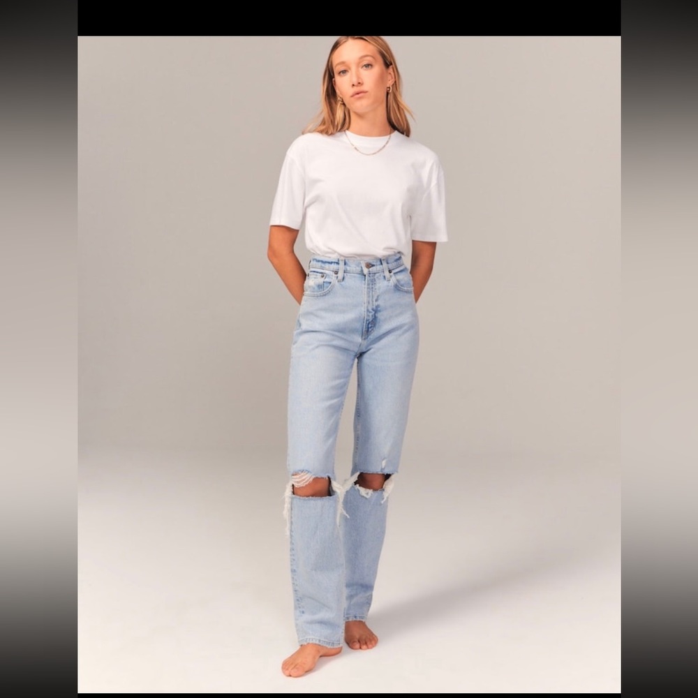 A&F Vintage Stretch Denim

Ultra High Rise 90s Straight Jean